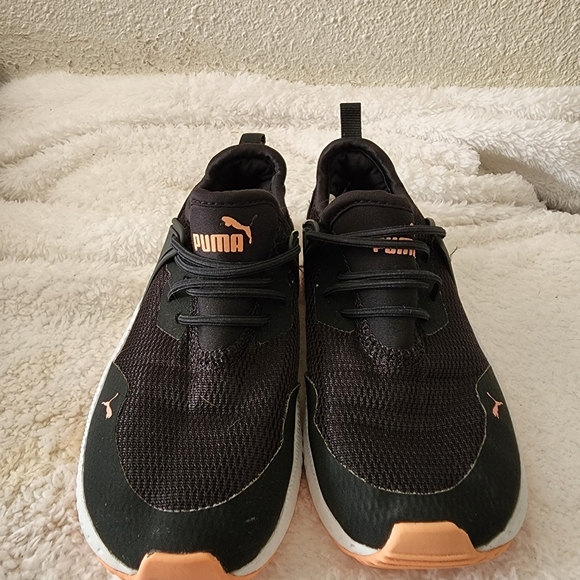 Shoes - Picture 5 of 9